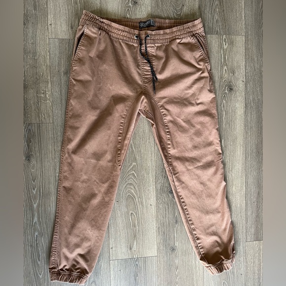 Retrofit Men’s Cargo Joggers - Picture 3 of 8
